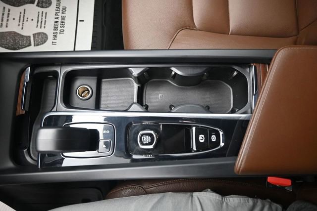 Used 2023 Volvo XC60 B5 Plus w/ Climate Package AWD/4WD image 14