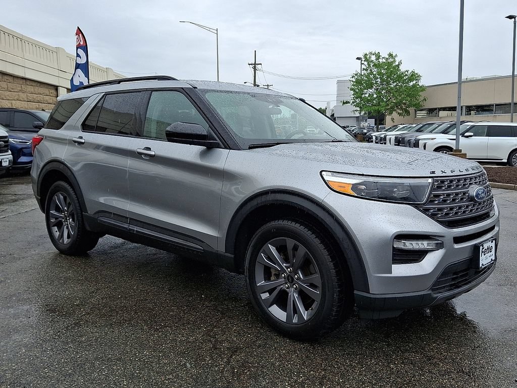 Certified 2023 Ford Explorer XLT w/ Equipment Group 202A AWD/4WD image 3