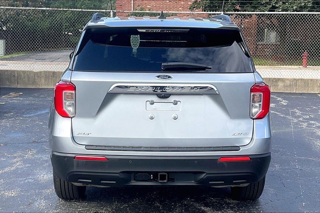 Certified 2023 Ford Explorer XLT w/ Class IV Trailer Tow Package AWD/4WD image 3