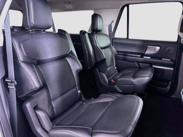 Certified 2025 Ford Expedition Max Platinum w/ Driver's Package AWD/4WD image 30