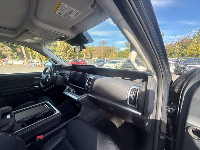 Certified 2025 Ford Expedition Platinum AWD/4WD image 11