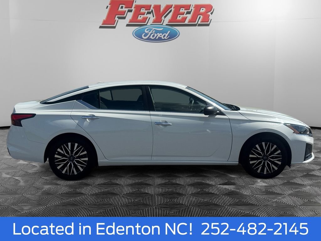 Used 2025 Nissan Altima 2.5 SV FWD image 7