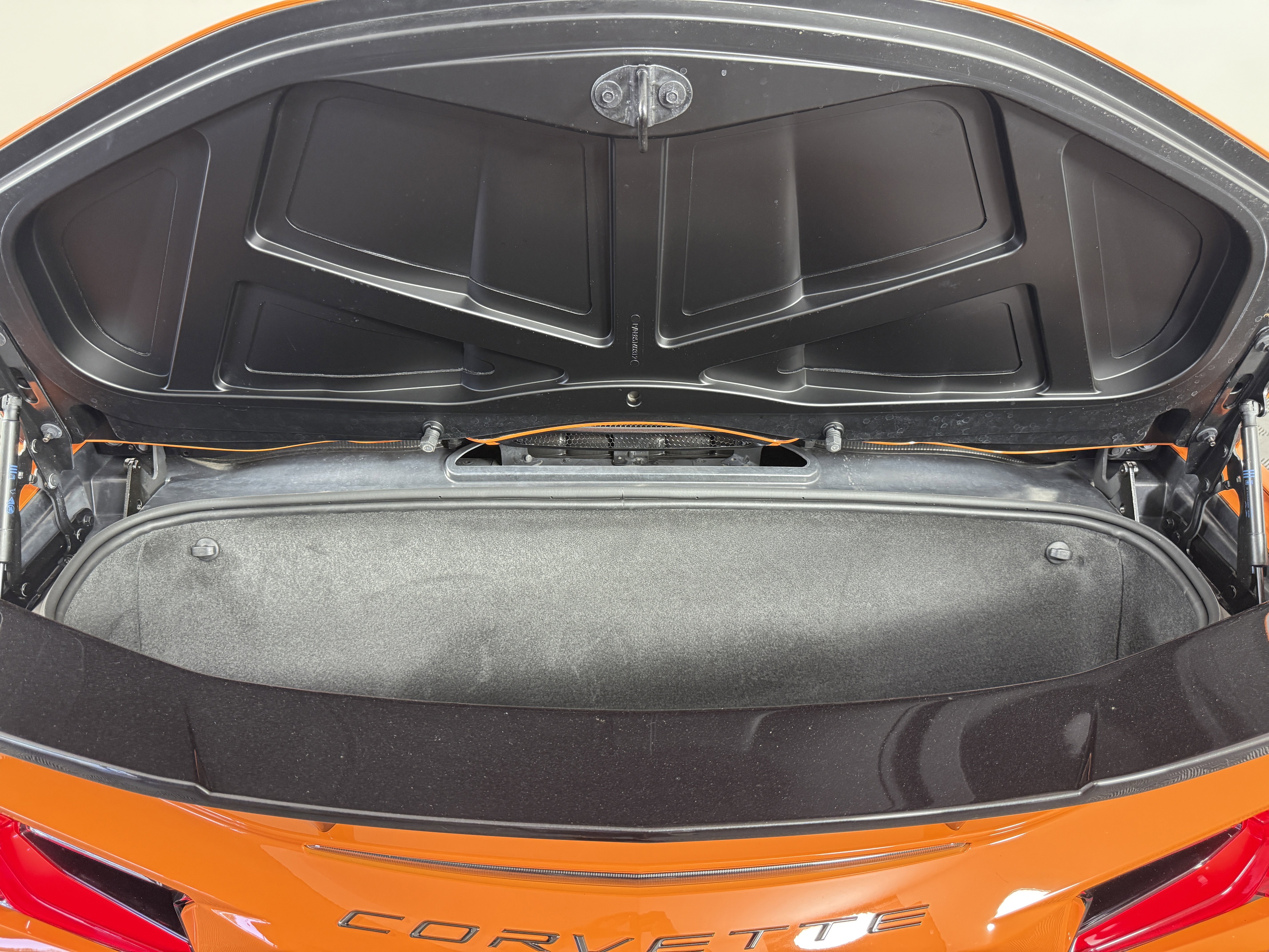 Used 2024 Chevrolet Corvette Stingray Premium Conv w/ Battery Protection Package image 9