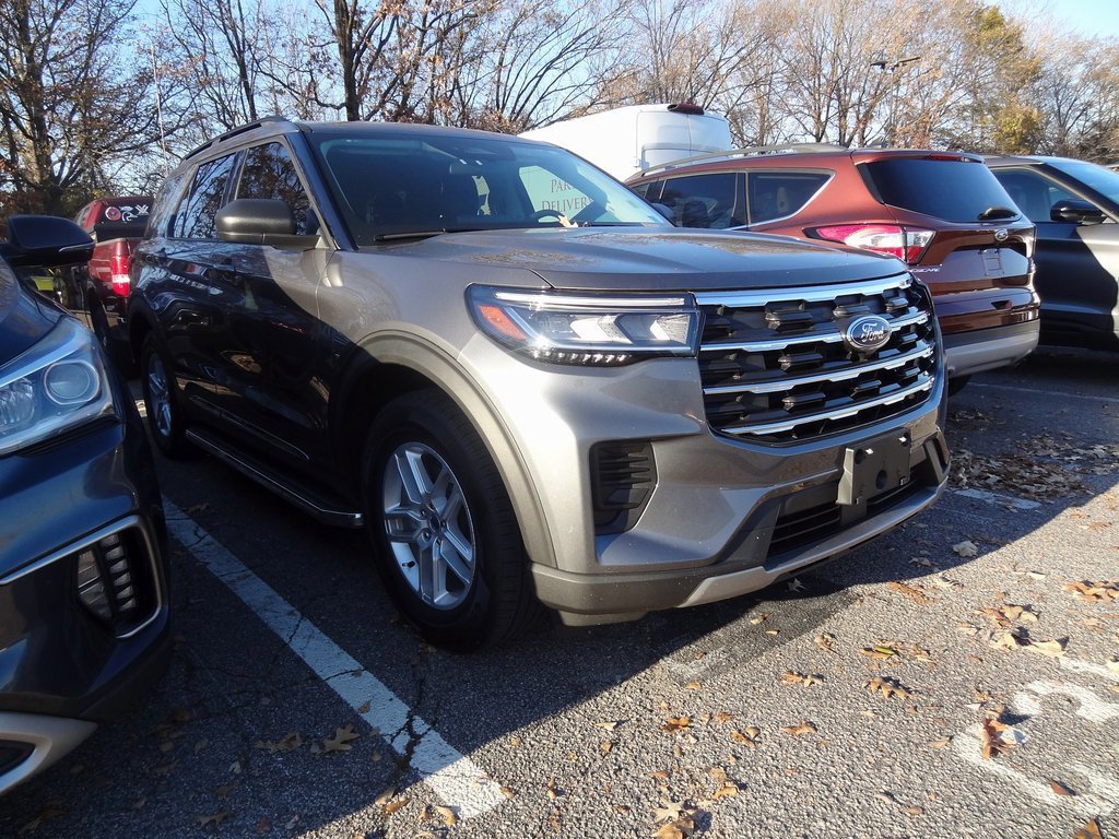 Certified 2025 Ford Explorer Active image 4