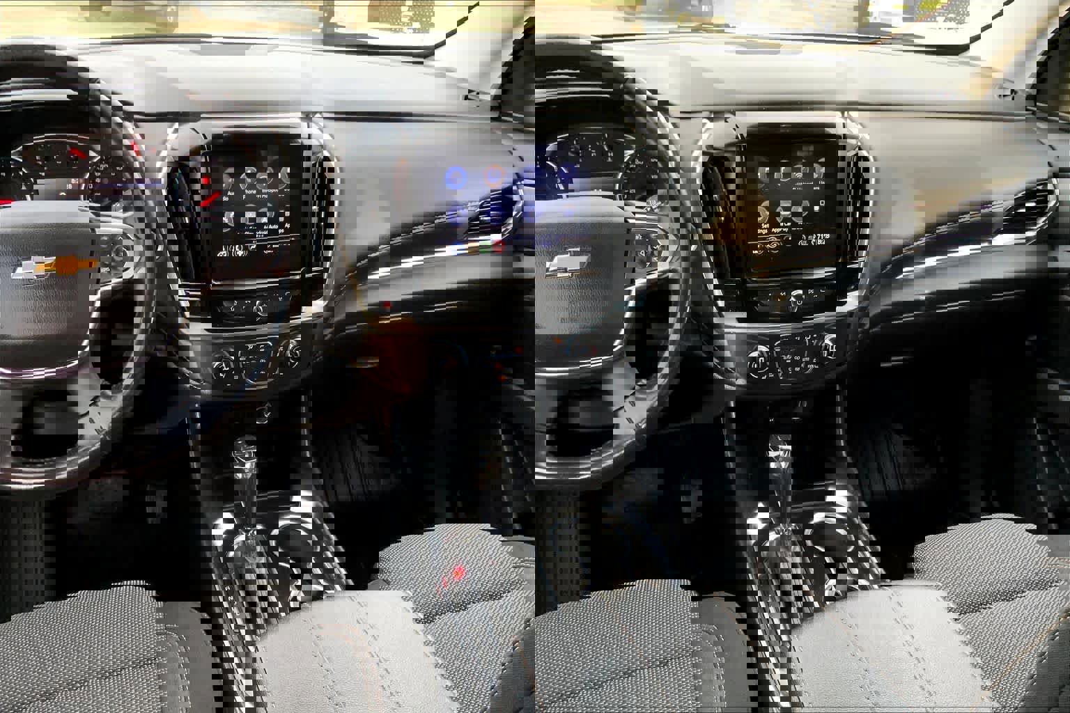 Used 2020 Chevrolet Traverse LT image 9