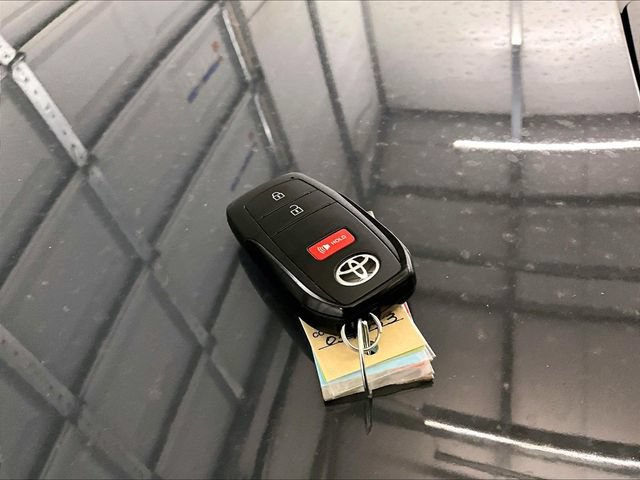 Used 2024 Toyota Prius Prime FWD image 9