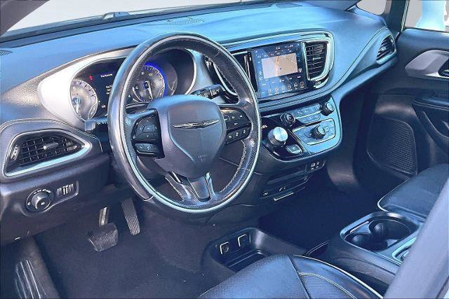 Used 2020 Chrysler Pacifica Limited w/ Advanced Safetytec Group image 17