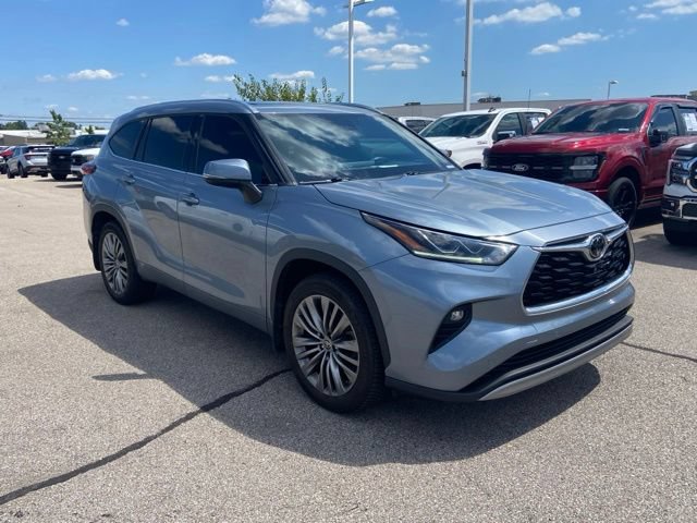 Used 2021 Toyota Highlander Platinum AWD/4WD image 2