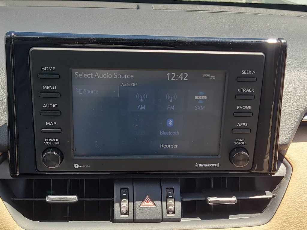 Used 2020 Toyota RAV4 XLE Premium FWD image 22