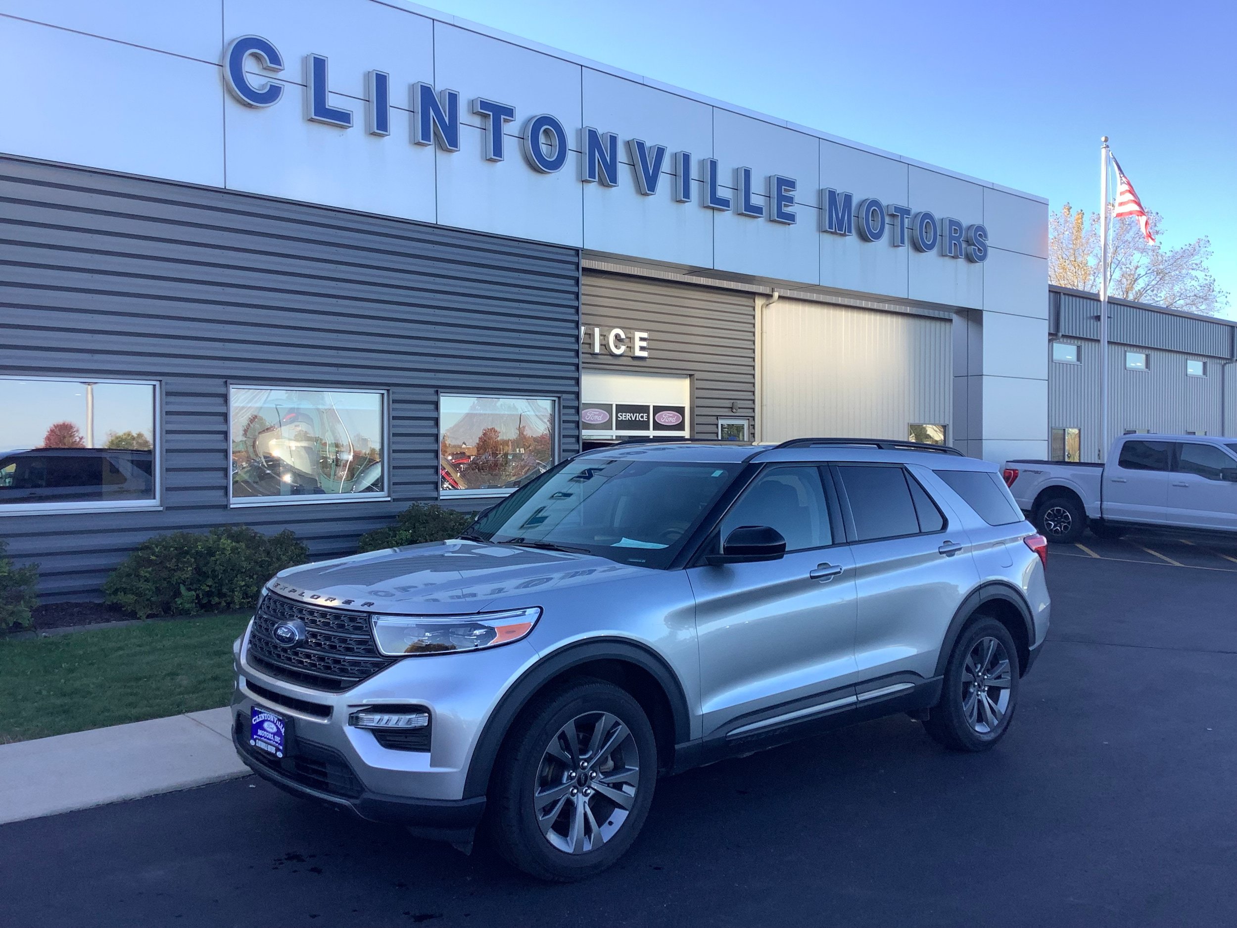 Certified 2024 Ford Explorer XLT w/ Equipment Group 202A