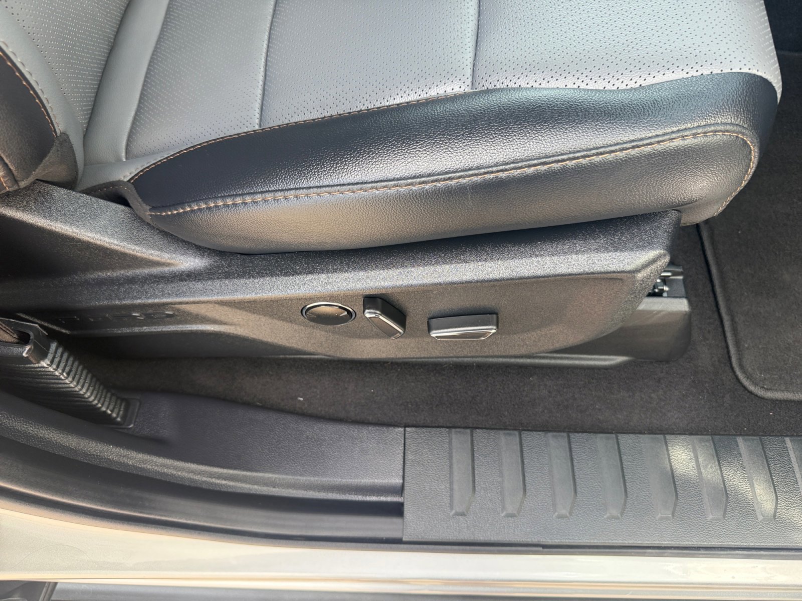 Certified 2024 Ford F150 Lightning Lariat image 31