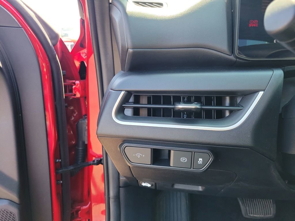 Used 2025 Kia K4 FWD image 23