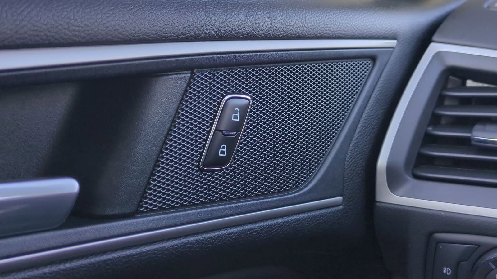 Certified 2022 Ford Edge SEL w/ Convenience Package image 33