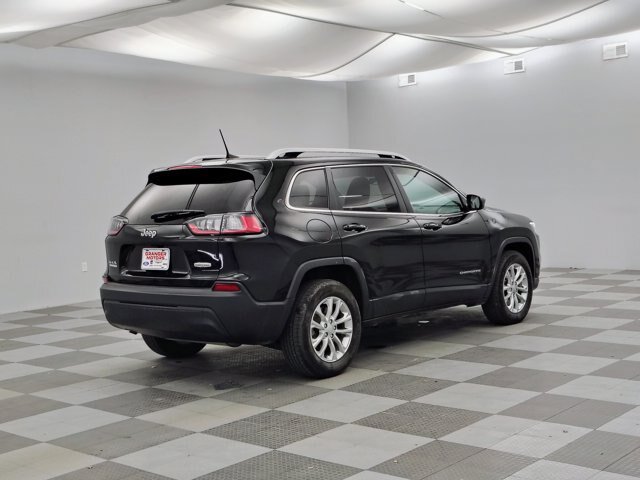 Used 2019 Jeep Cherokee Latitude w/ Cold Weather Group AWD/4WD image 8