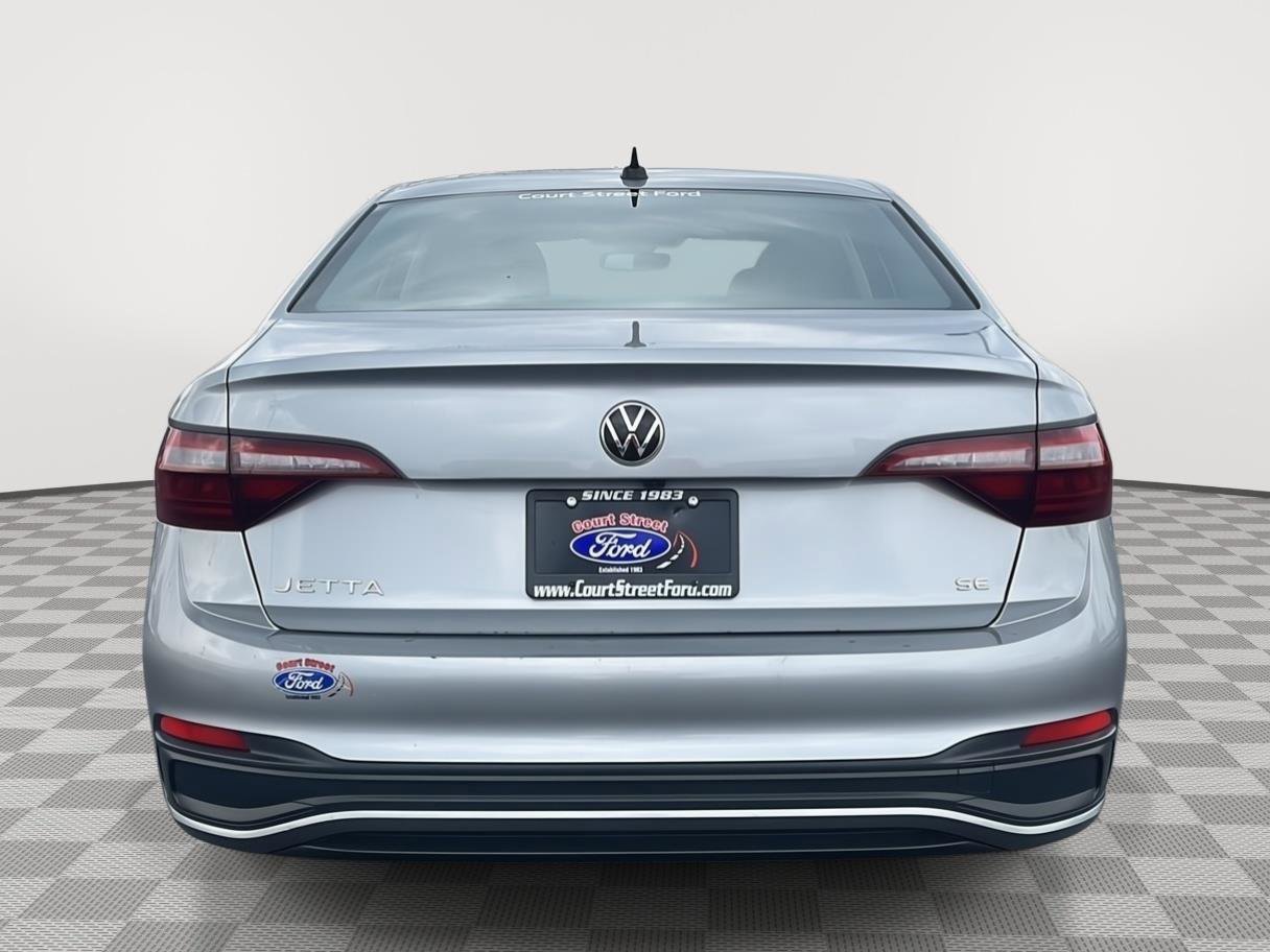 Used 2024 Volkswagen Jetta SE image 4