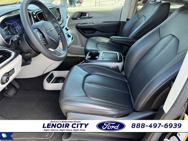 Used 2023 Chrysler Pacifica Touring-L FWD image 10