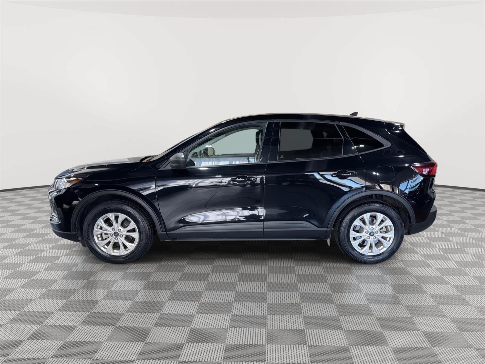 Certified 2025 Ford Escape Active w/ Cold Weather Package FWD image 2