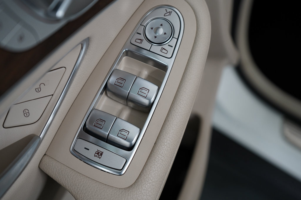Used 2022 Mercedes-Benz GLC 300 4MATIC w/ Premium Package Lite image 19