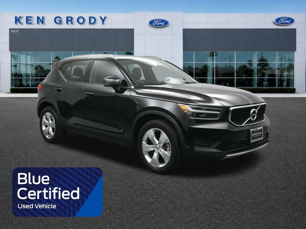 Used 2022 Volvo XC40 T5 Momentum