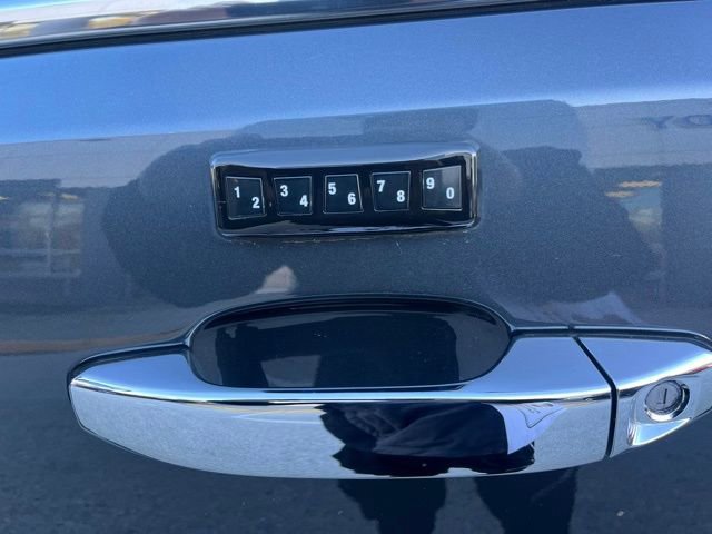 Used 2017 GMC Canyon SLT image 24