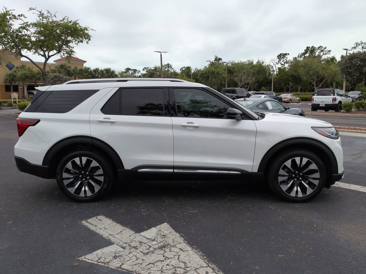Certified 2026 Ford Explorer Platinum w/ LUX Leather Package image 6