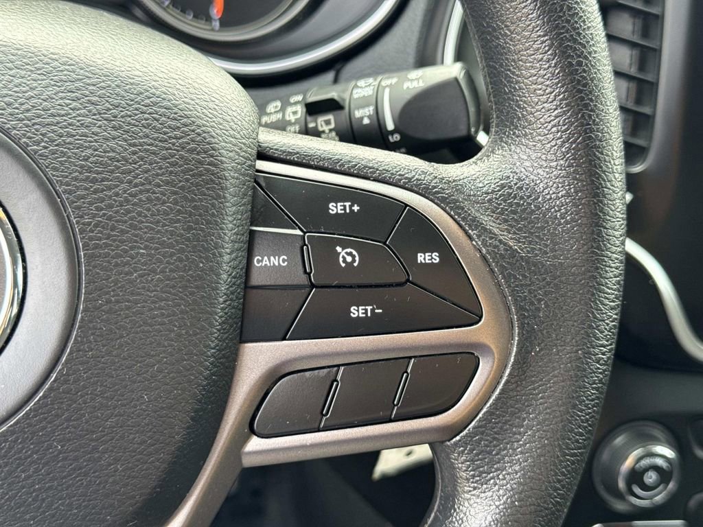 Used 2019 Jeep Cherokee Latitude w/ Popular Appearance Group image 11