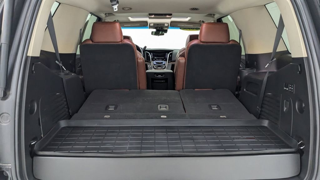 Used 2019 Cadillac Escalade Premium Luxury w/ Escalade Sport Edition AWD/4WD image 9