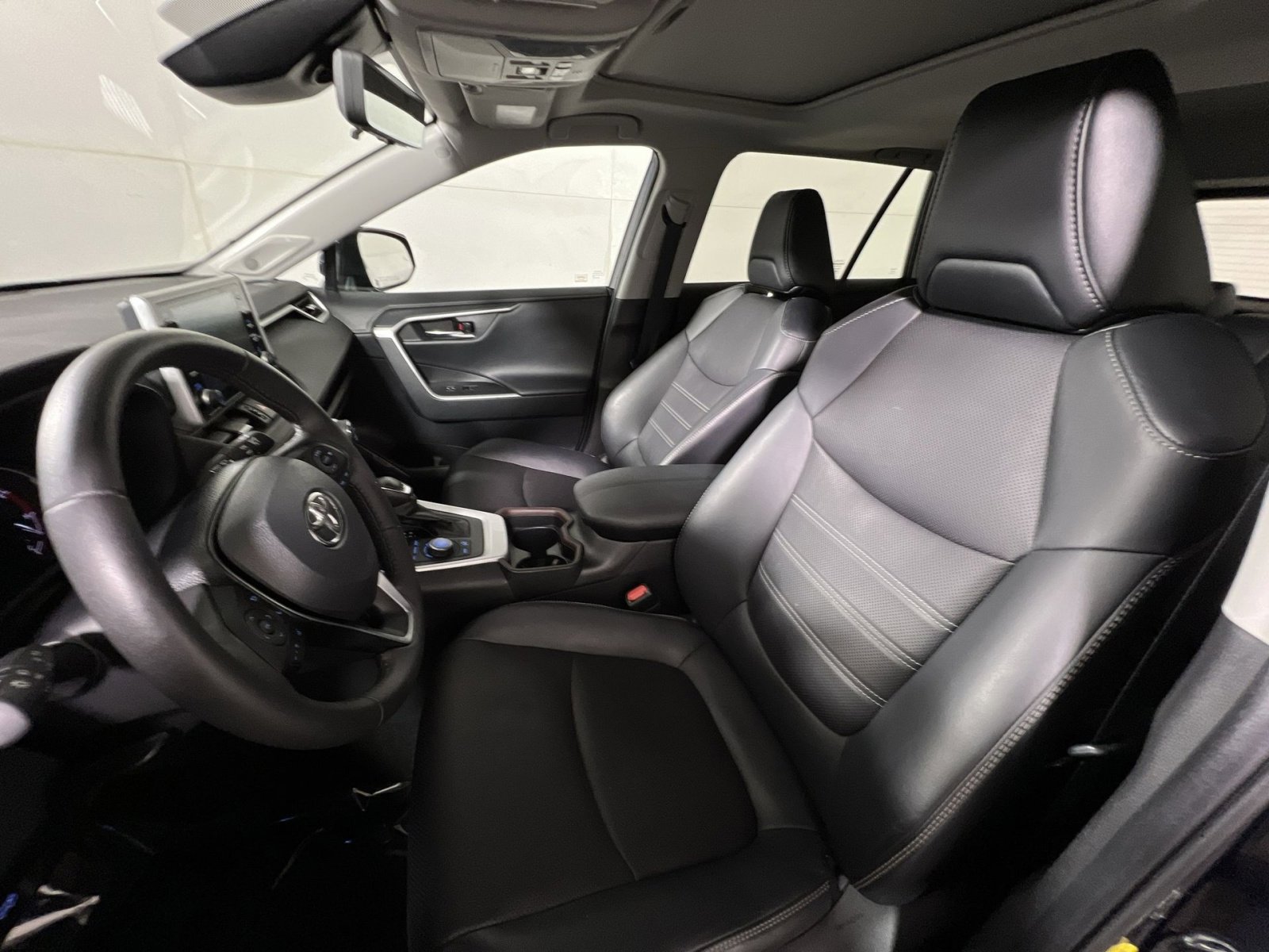 Used 2021 Toyota RAV4 Limited image 11