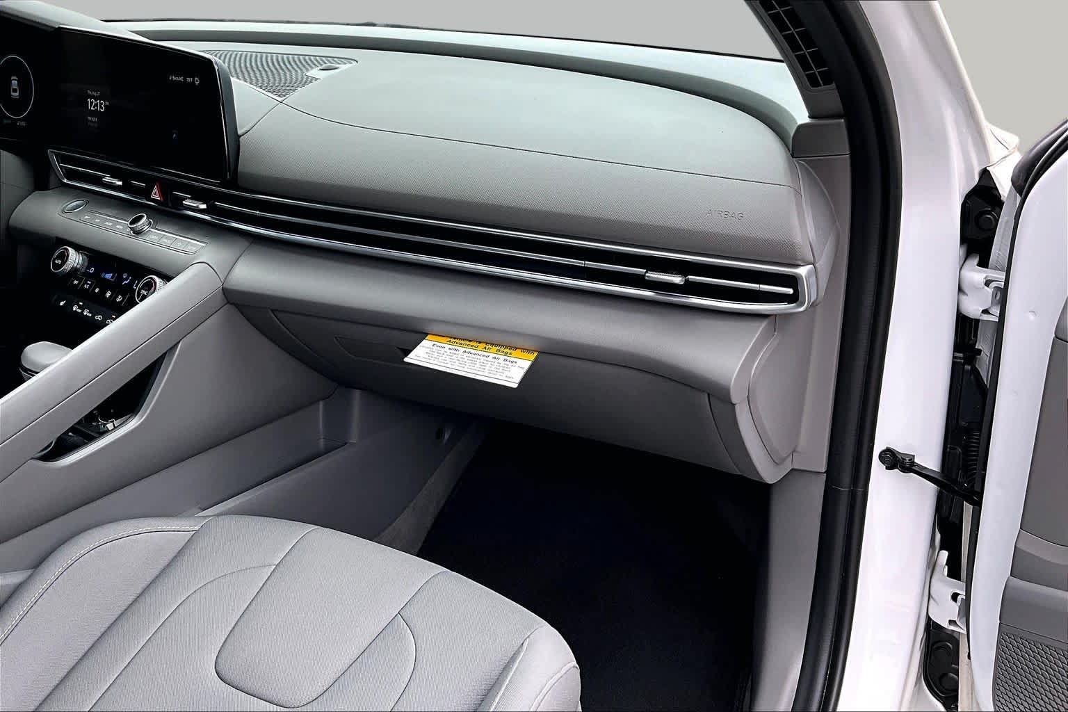 Used 2024 Hyundai Elantra SEL w/ Convenience Package FWD image 19