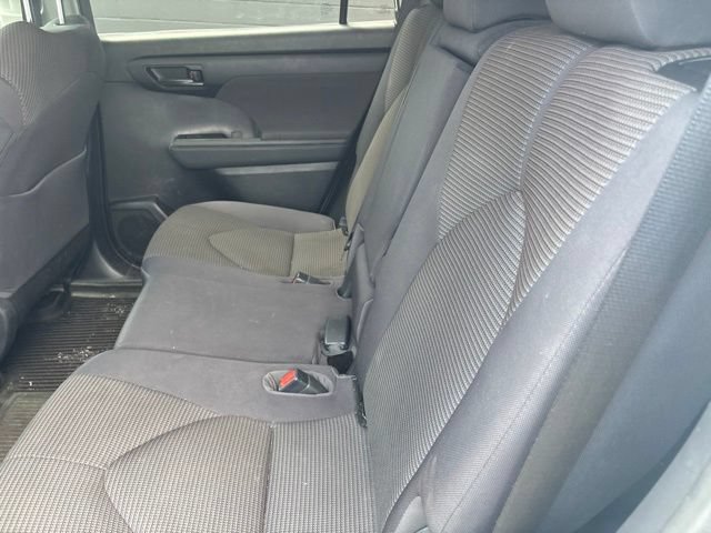 Used 2021 Toyota Highlander LE AWD/4WD image 35