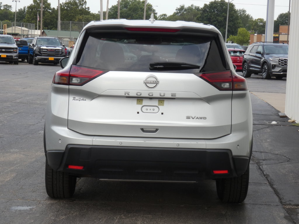 Used 2024 Nissan Rogue SV AWD/4WD image 5