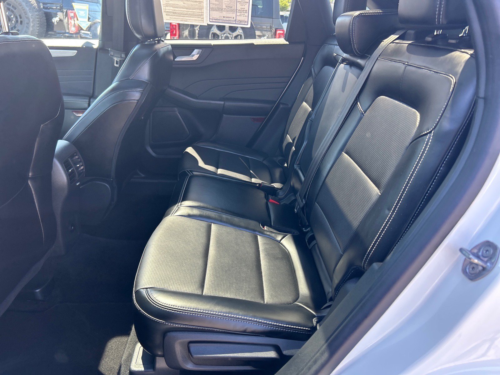 Certified 2024 Ford Escape Platinum w/ Class II Trailer Tow Package AWD/4WD image 9
