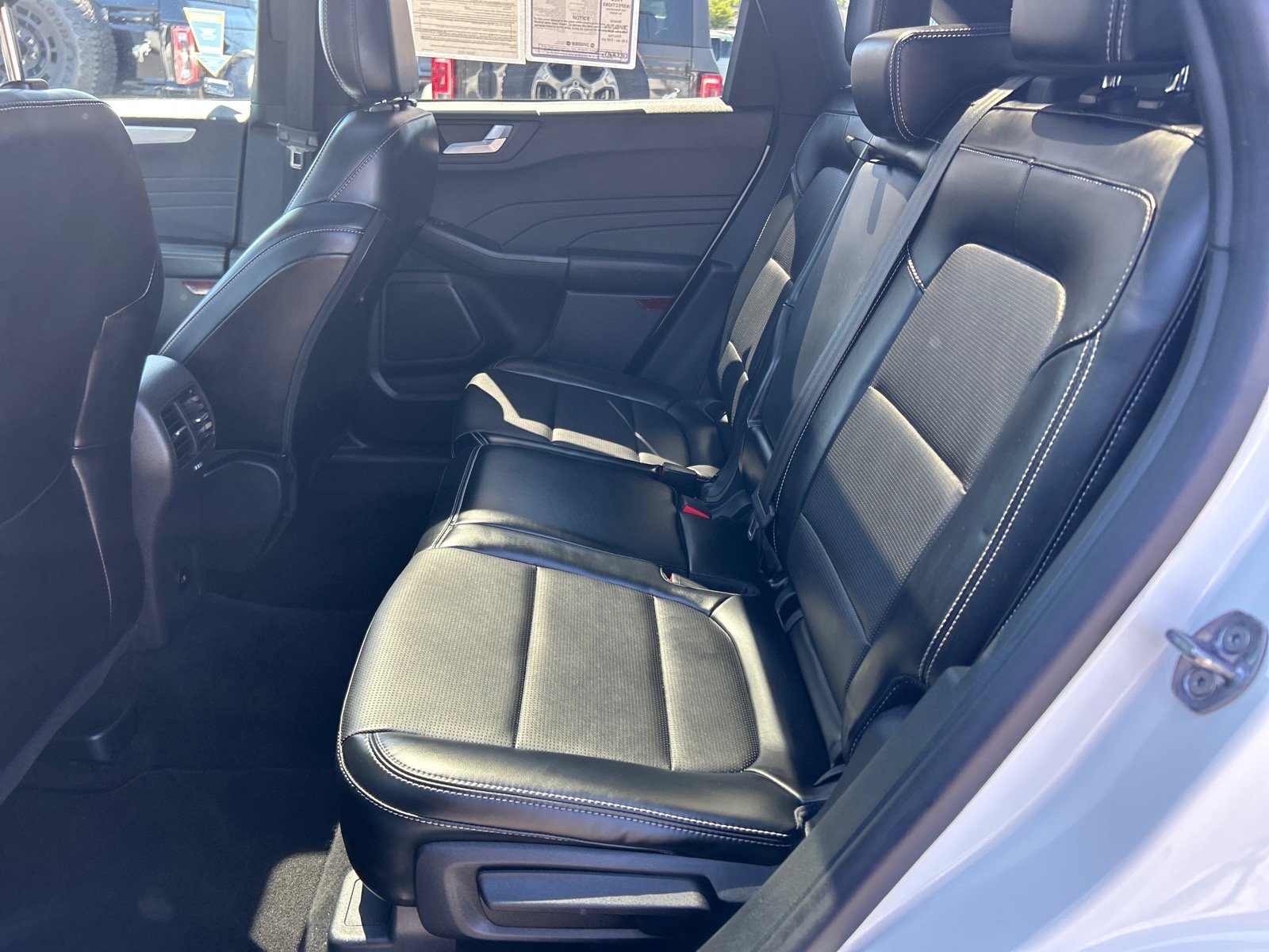 Certified 2024 Ford Escape Platinum w/ Class II Trailer Tow Package AWD/4WD image 9