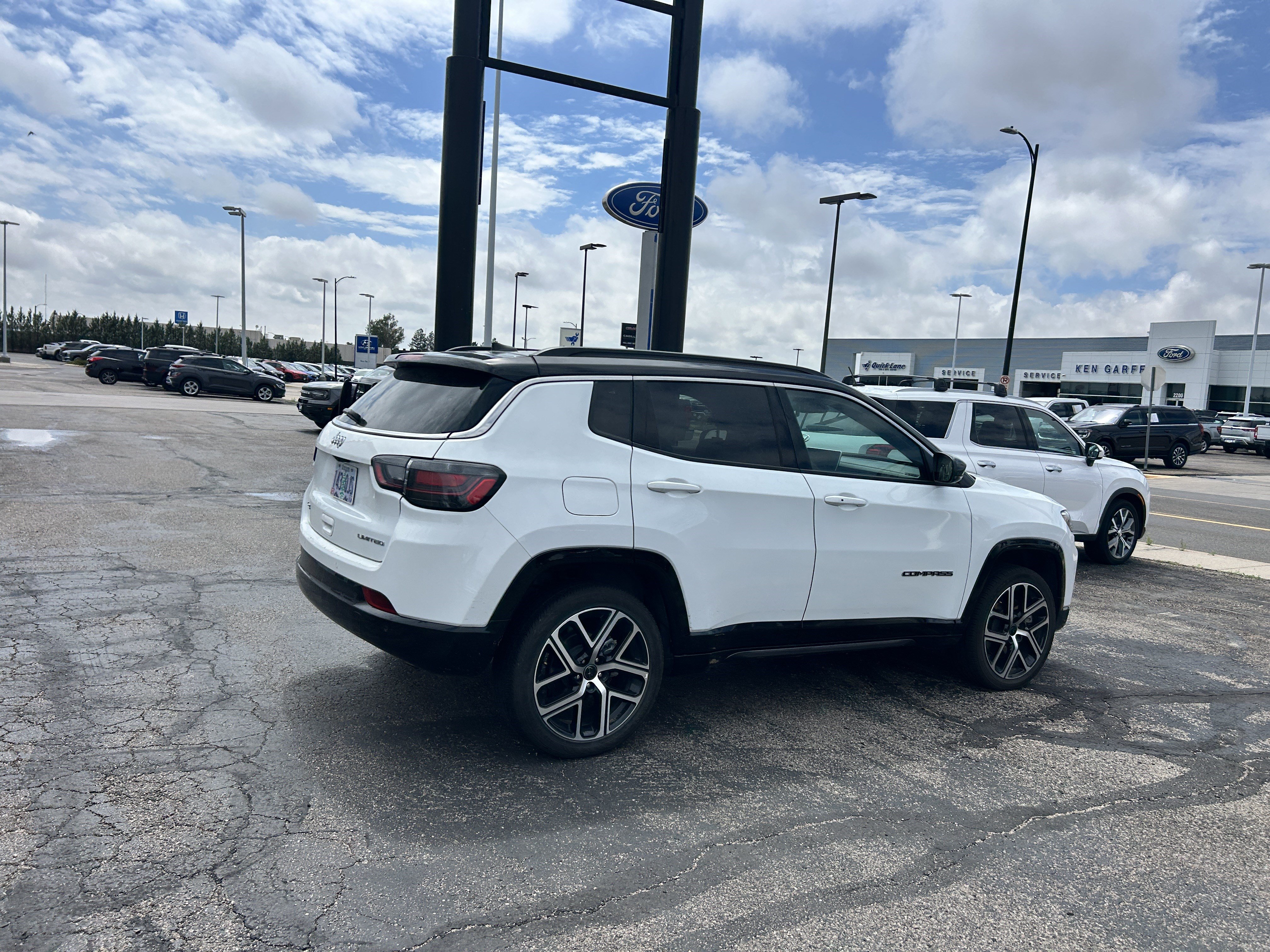 Used 2025 Jeep Compass Limited w/ Elite Group AWD/4WD image 5