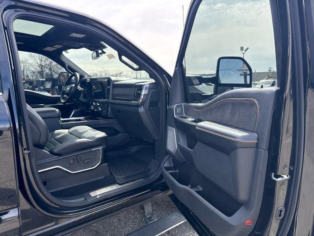 Certified 2023 Ford F250 Platinum w/ FX4 Off-Road Package image 8
