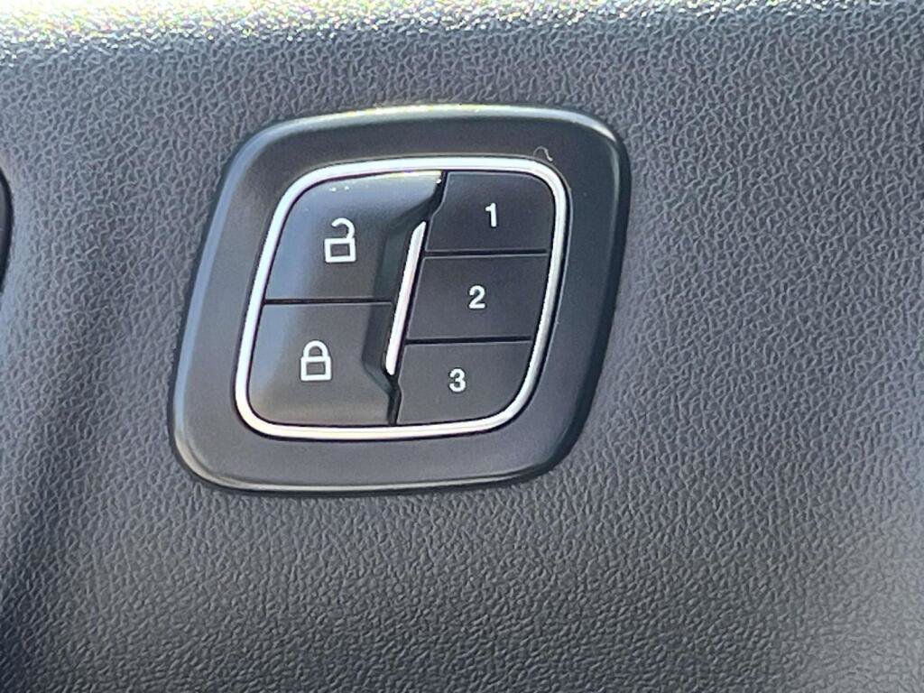 Certified 2024 Ford Escape Platinum AWD/4WD image 33