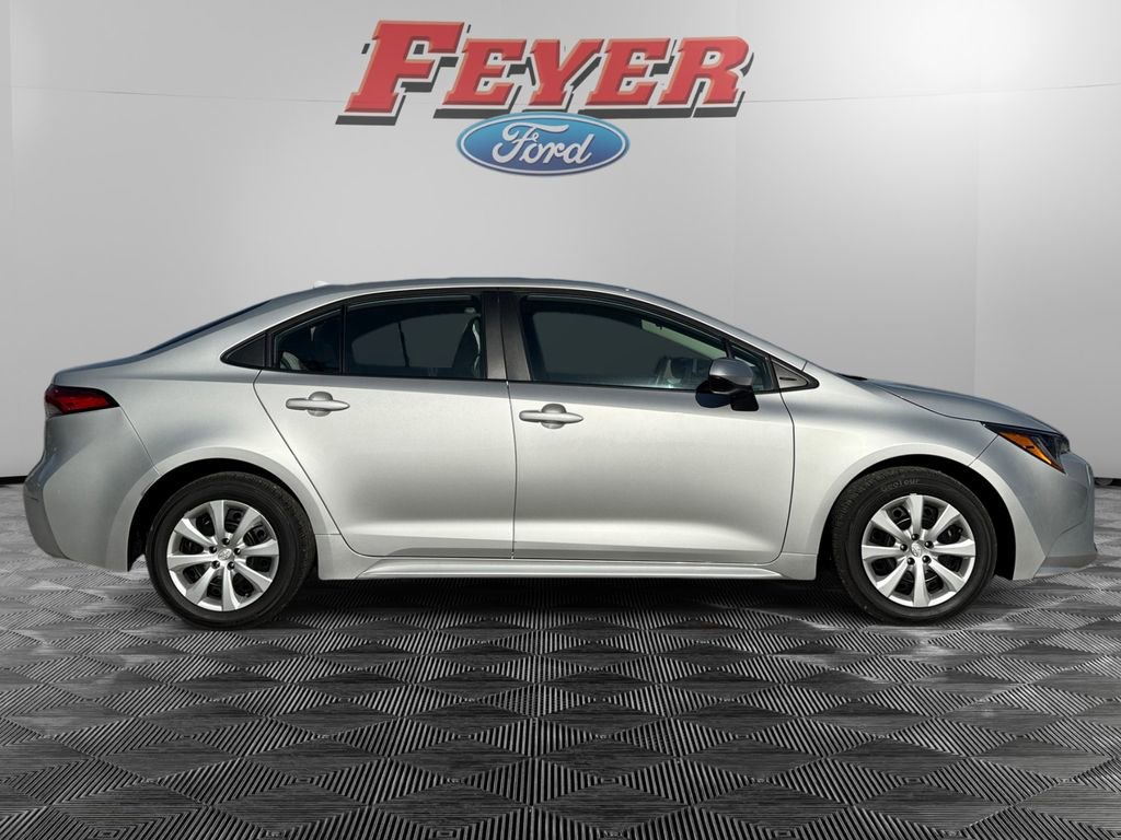 Used 2024 Toyota Corolla LE FWD image 6