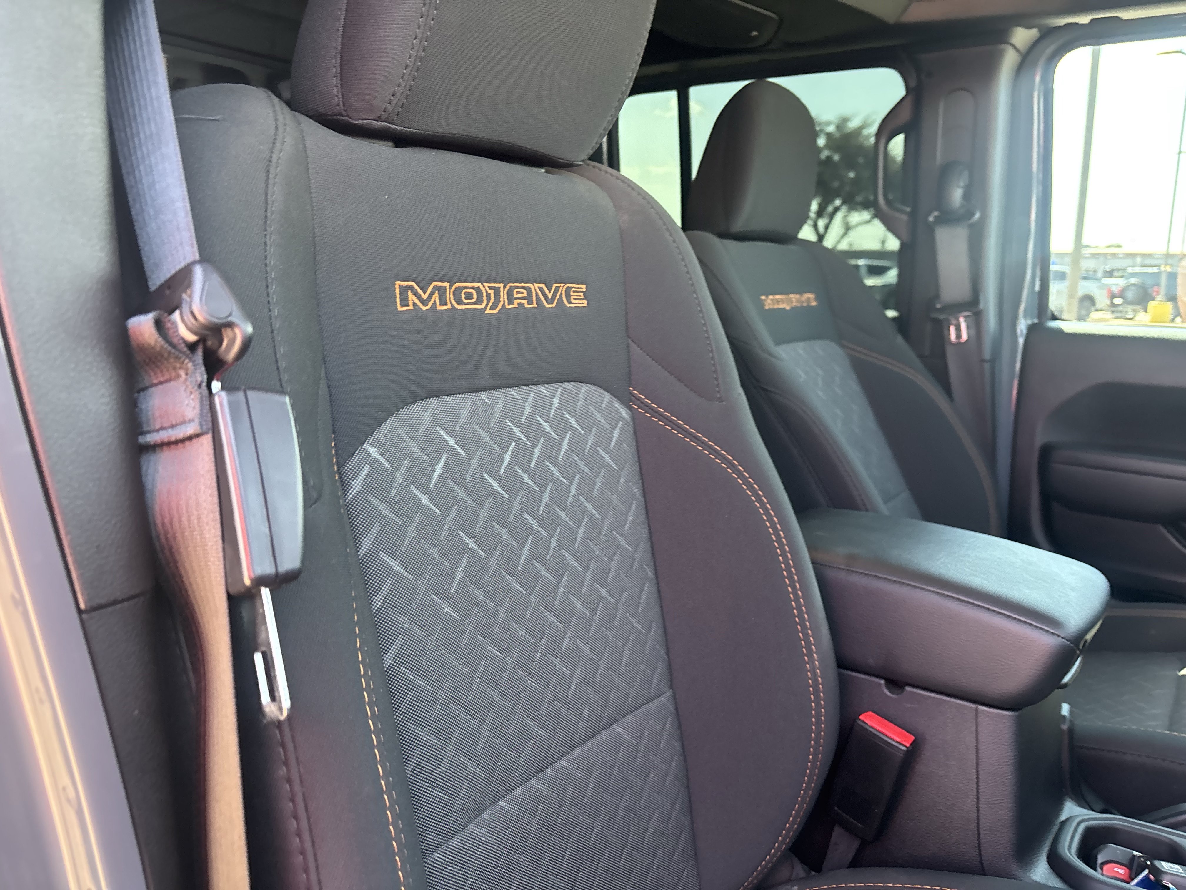 Used 2025 Jeep Gladiator Mojave AWD/4WD image 25