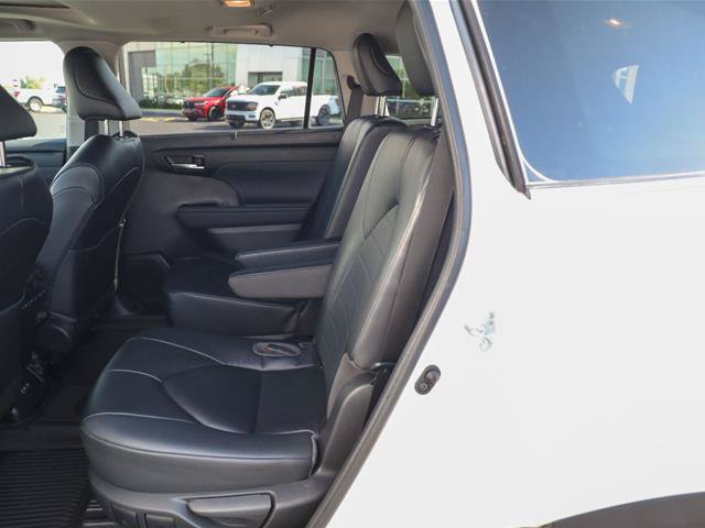 Used 2023 Toyota Highlander XLE FWD image 23