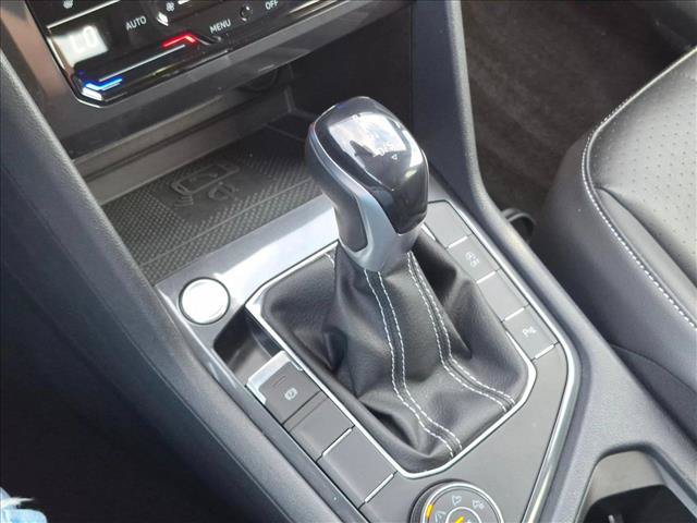 Used 2022 Volkswagen Tiguan SE R-Line AWD/4WD image 17