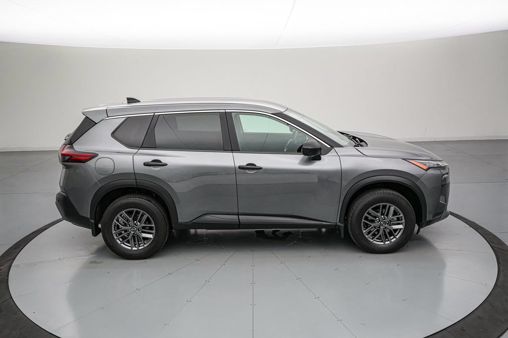 Used 2023 Nissan Rogue S AWD/4WD image 3