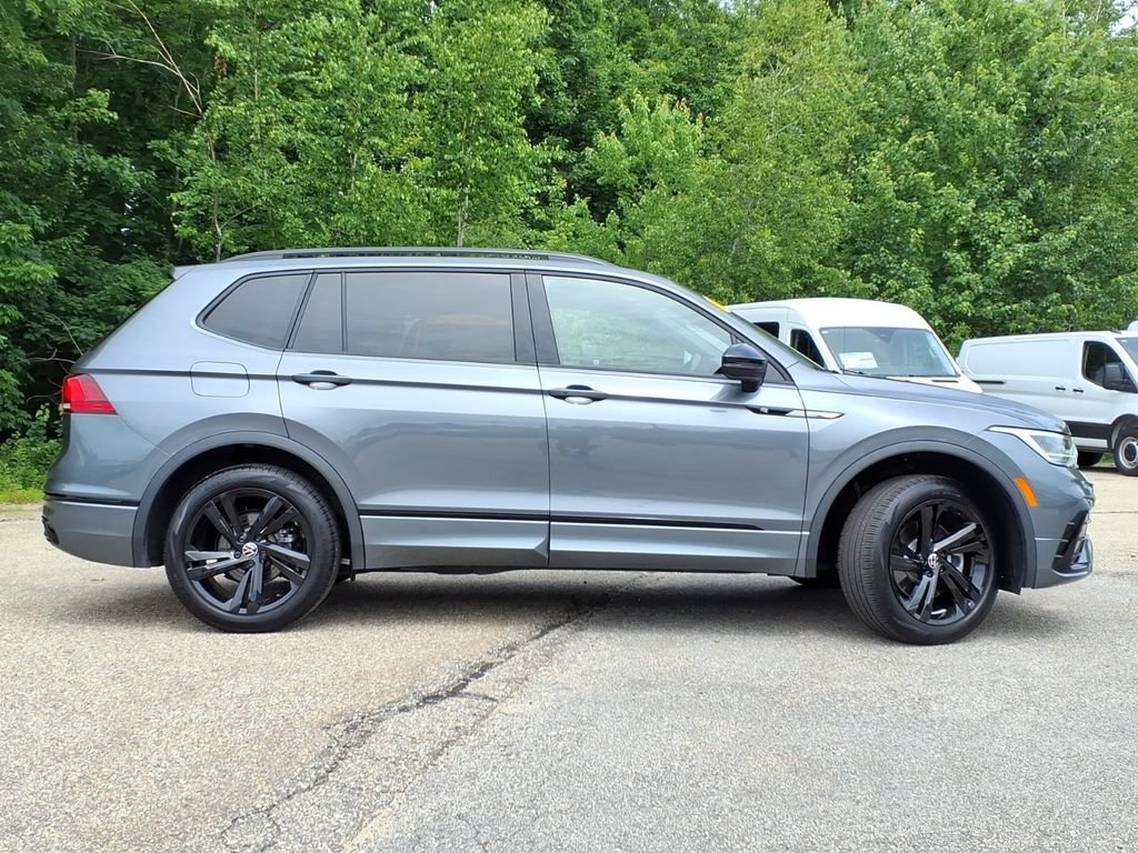 Used 2024 Volkswagen Tiguan SE R-Line AWD/4WD image 3