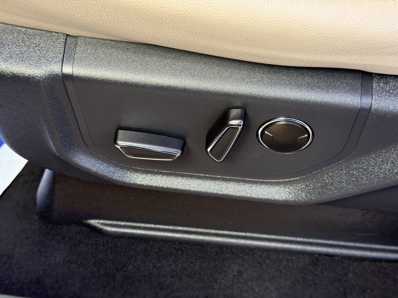 Certified 2024 Ford Expedition Limited image 19