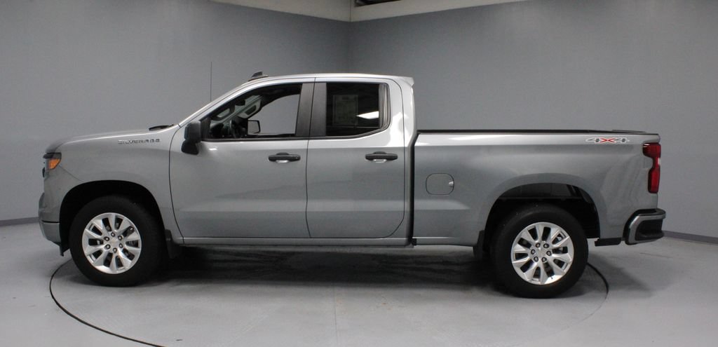 Used 2023 Chevrolet Silverado 1500 Custom AWD/4WD image 5