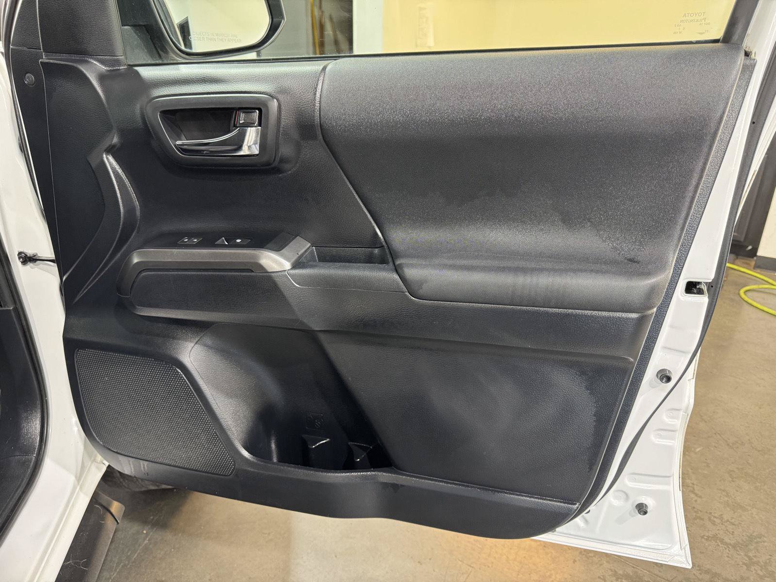 Used 2019 Toyota Tacoma TRD Sport AWD/4WD image 17