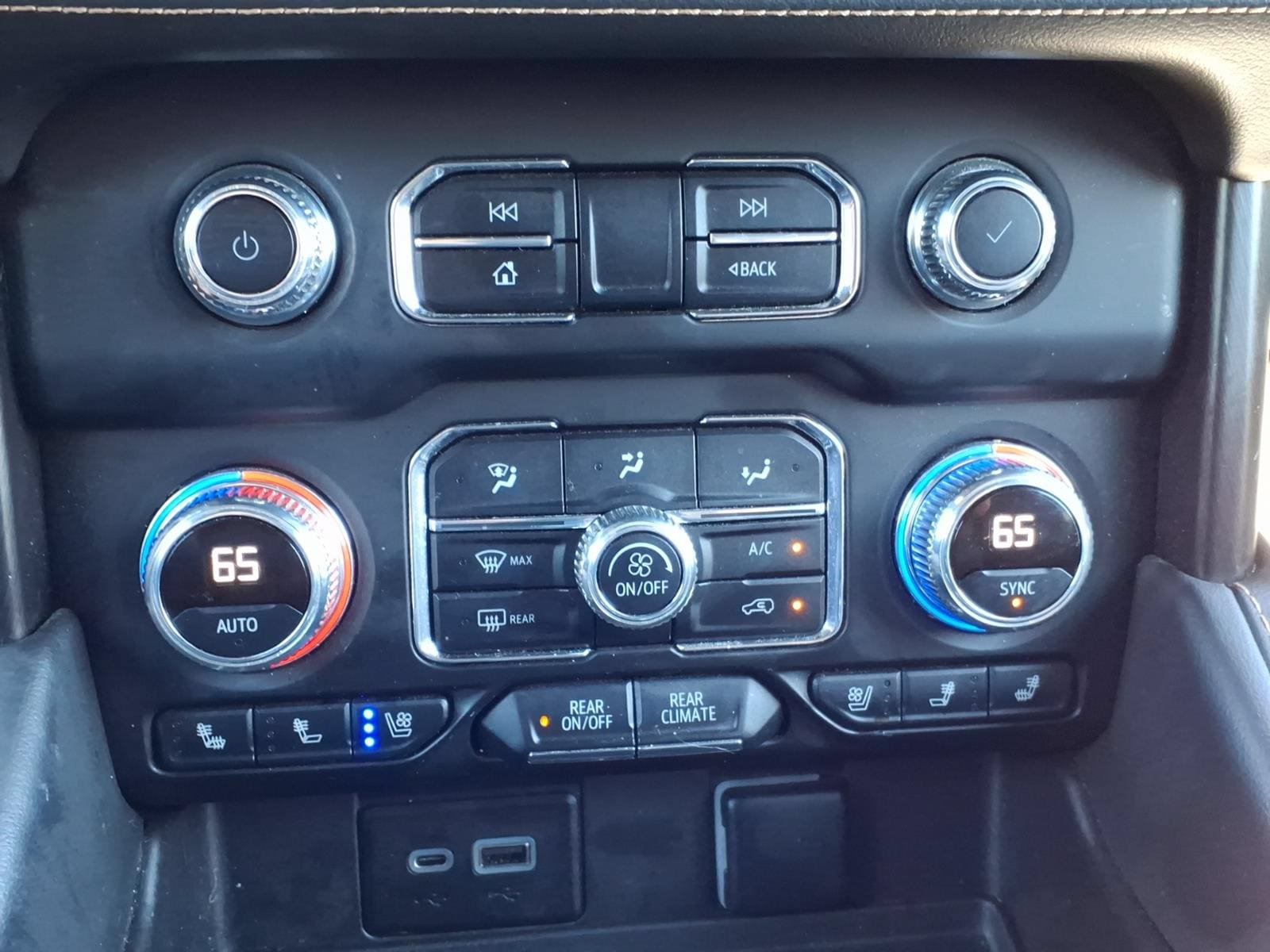 Used 2022 GMC Yukon XL AT4 AWD/4WD image 26