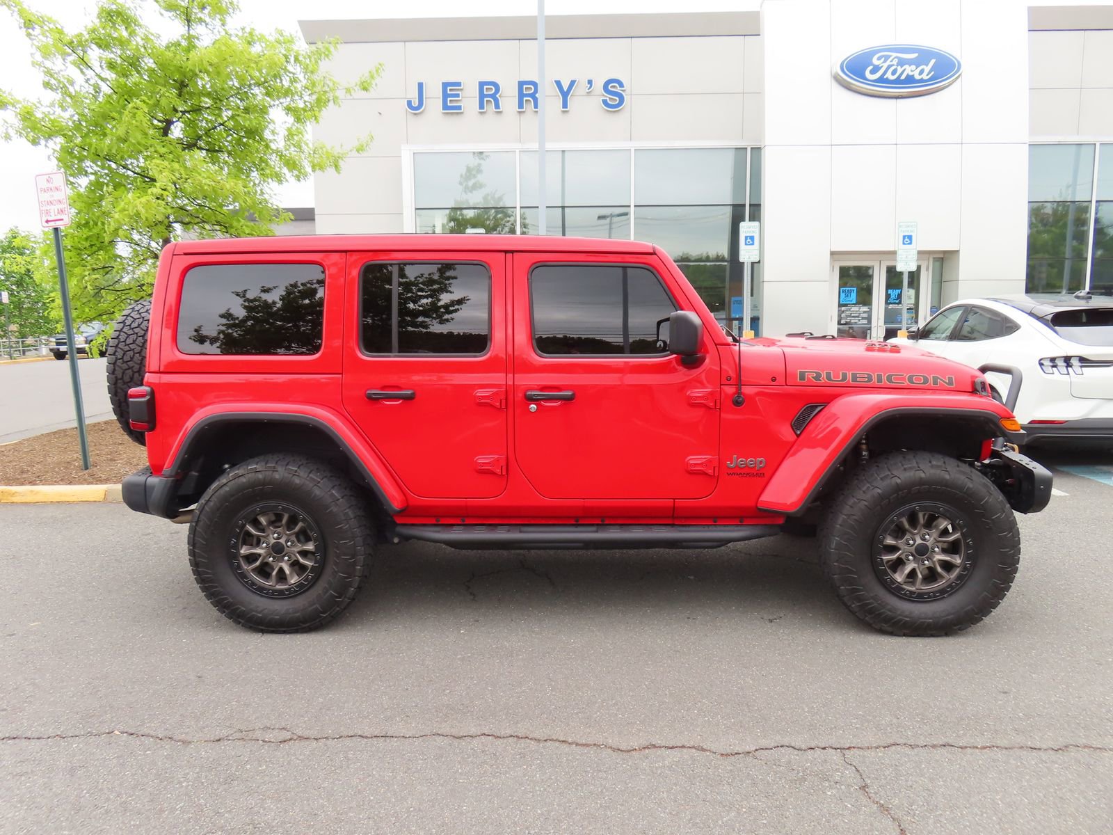 Used 2022 Jeep Wrangler Unlimited Rubicon w/ Trailer Tow Package AWD/4WD image 4