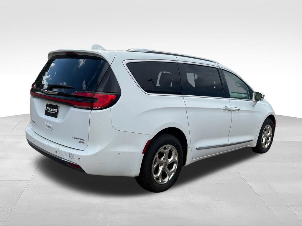 Used 2021 Chrysler Pacifica Limited w/ Premium & Safety Sphere Group AWD/4WD image 9