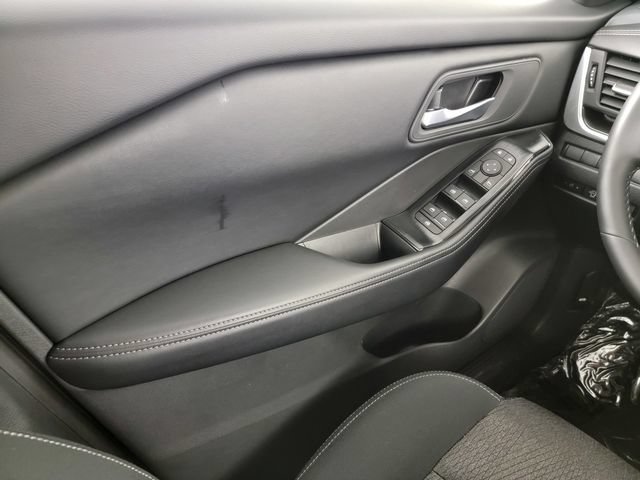 Used 2026 Nissan Rogue SV FWD image 31