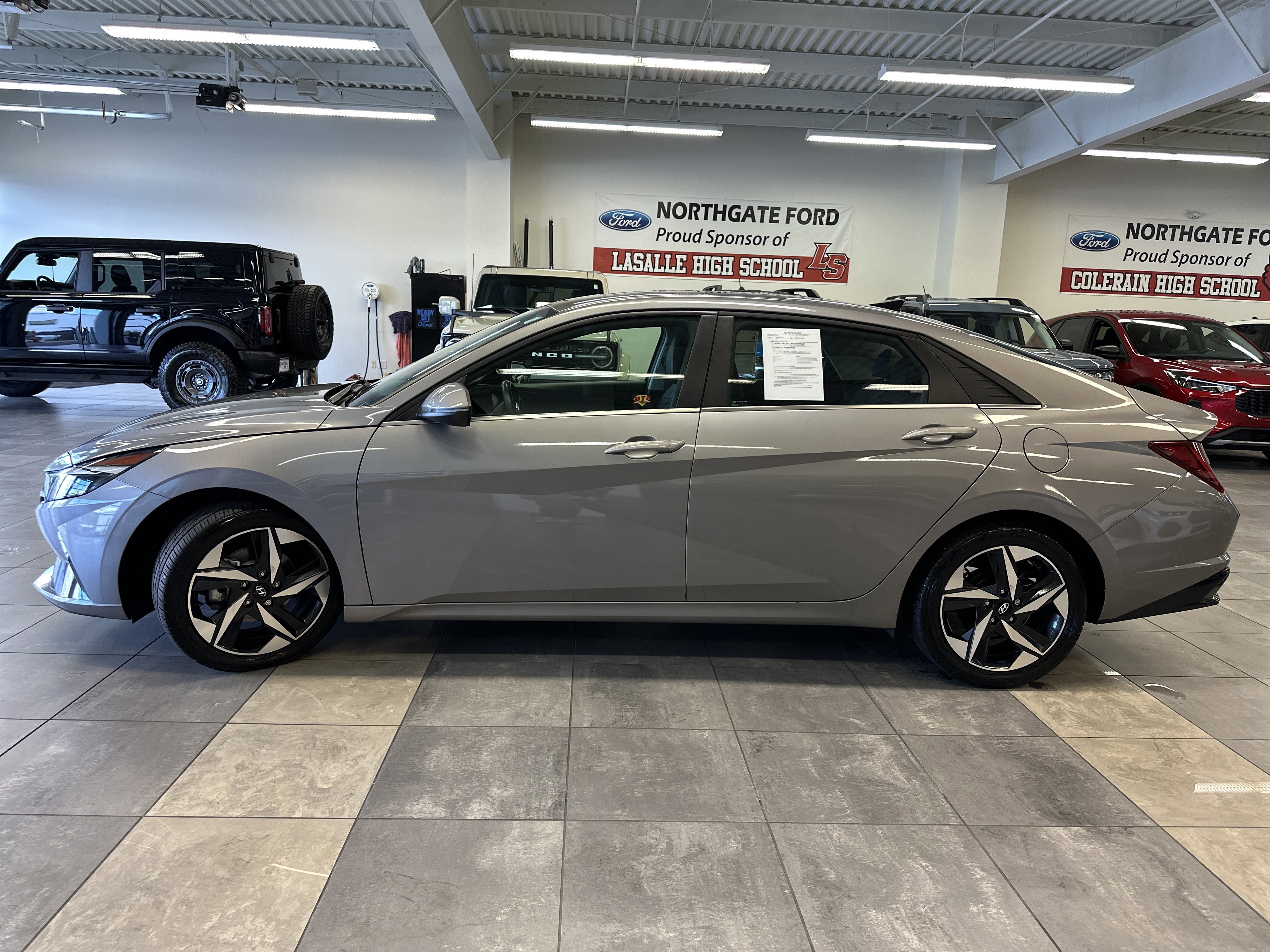 Used 2021 Hyundai Elantra Limited image 2